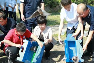 放弃在家过年，记者：申花新帅斯卢茨基近日将飞抵上海